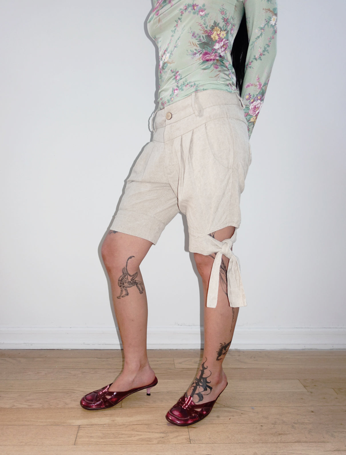 Beige tie shorts